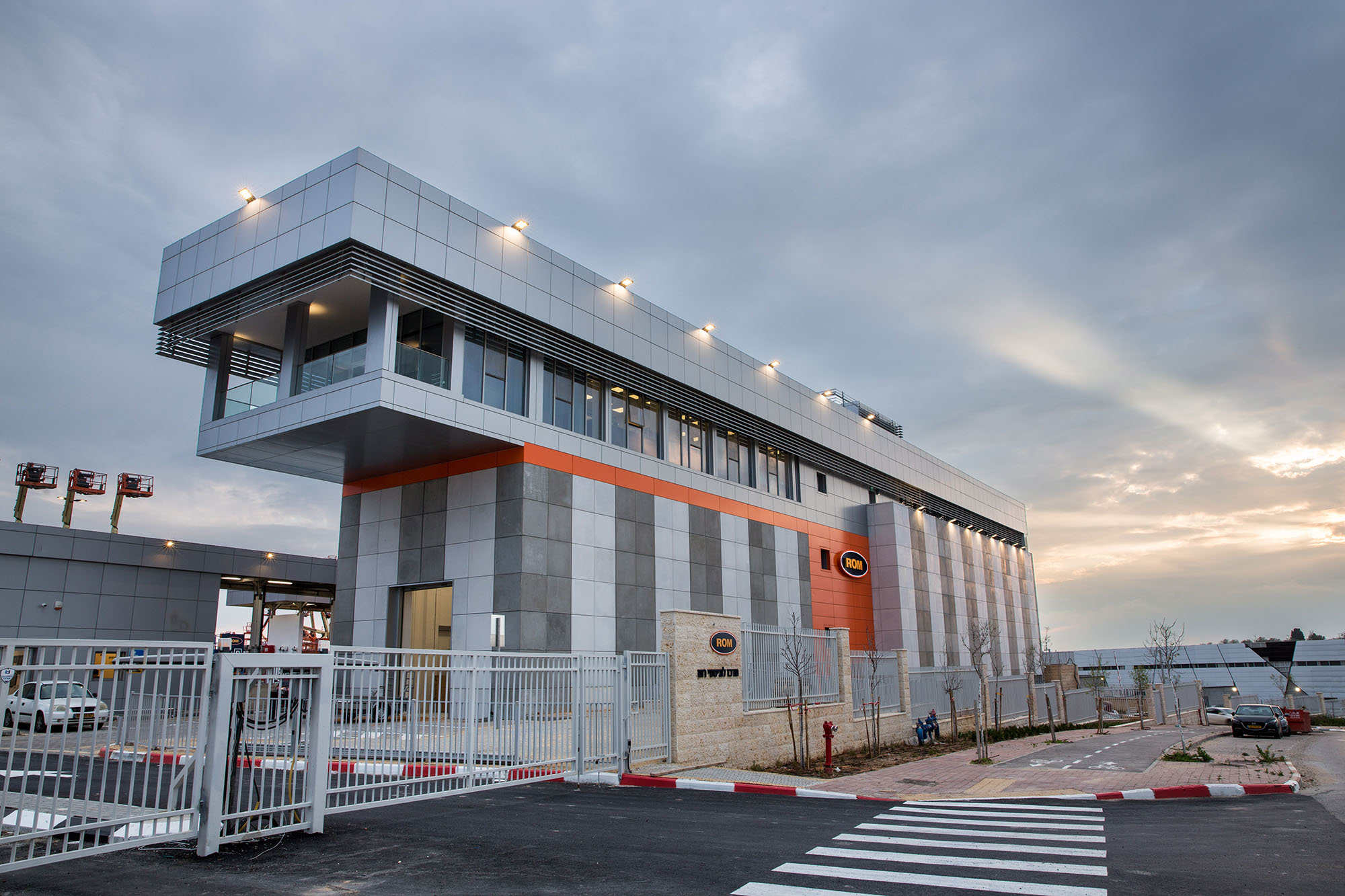 חיפוי לוחות בטון